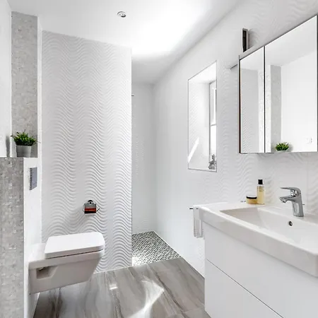 Brise- Direkt Am Wasser, Hafenblick, Fahrstuhl, Sauna, Ueberdachter Balkon Apartment Olpenitz