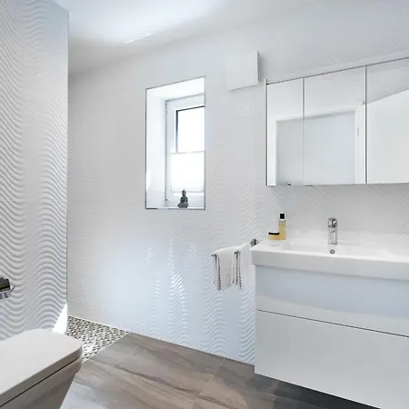 Brise- Direkt Am Wasser, Hafenblick, Fahrstuhl, Sauna, Ueberdachter Balkon