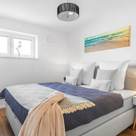 Brise- Direkt Am Wasser, Hafenblick, Fahrstuhl, Sauna, Ueberdachter Balkon Apartment *