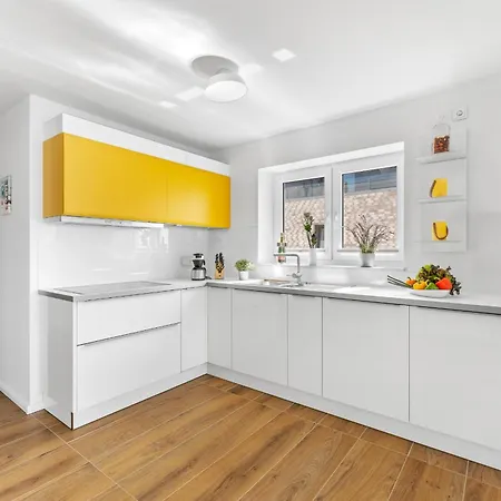 Апартаменты Brise- Direkt Am Wasser, Hafenblick, Fahrstuhl, Sauna, Ueberdachter Balkon Ольпениц