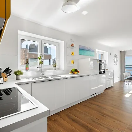 Brise- Direkt Am Wasser, Hafenblick, Fahrstuhl, Sauna, Ueberdachter Balkon