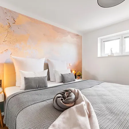 Brise- Direkt Am Wasser, Hafenblick, Fahrstuhl, Sauna, Ueberdachter Balkon Apartment