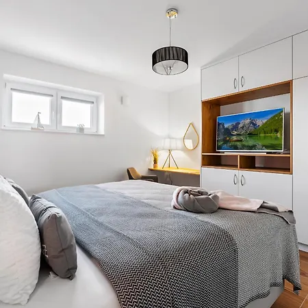 Brise- Direkt Am Wasser, Hafenblick, Fahrstuhl, Sauna, Ueberdachter Balkon * Ольпениц